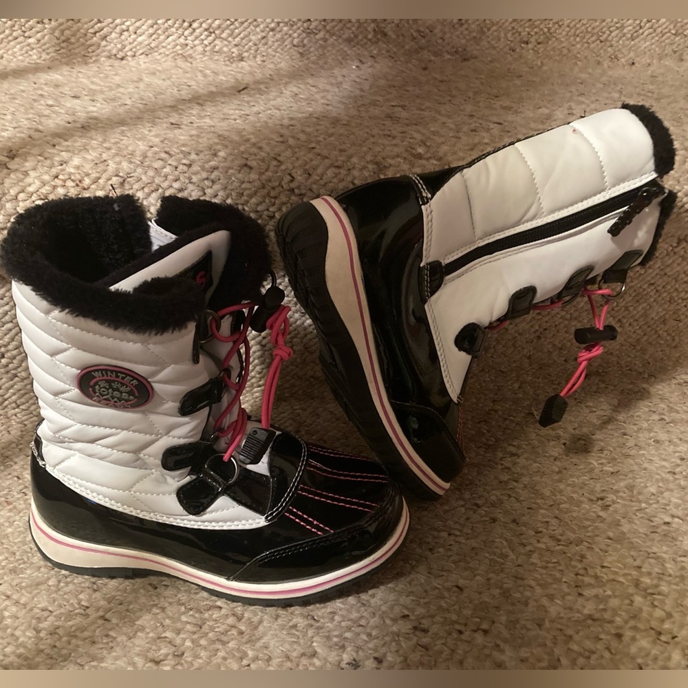 Totes Black & White Waterproof Boots with Pink Bungee Toggle Adjustable Laces